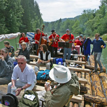 auf-dem-floss-mit-band